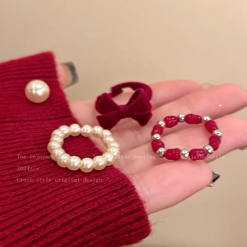 Velvet Pearl Ring - Elegant and Sweet Women's Finger Ring with A Small and Exclusive High-end Feel.