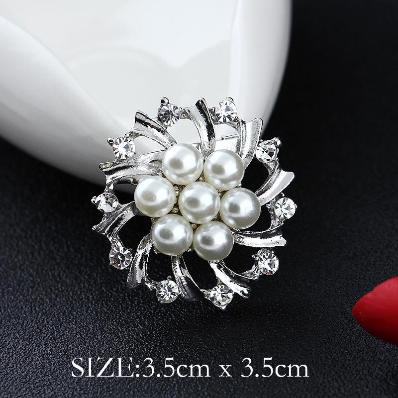 Spilla Corona di Perle e Strass di Cristallo Coreano - Spilla Versatile per Sciarpe da Donna con Spedizione Gratuita