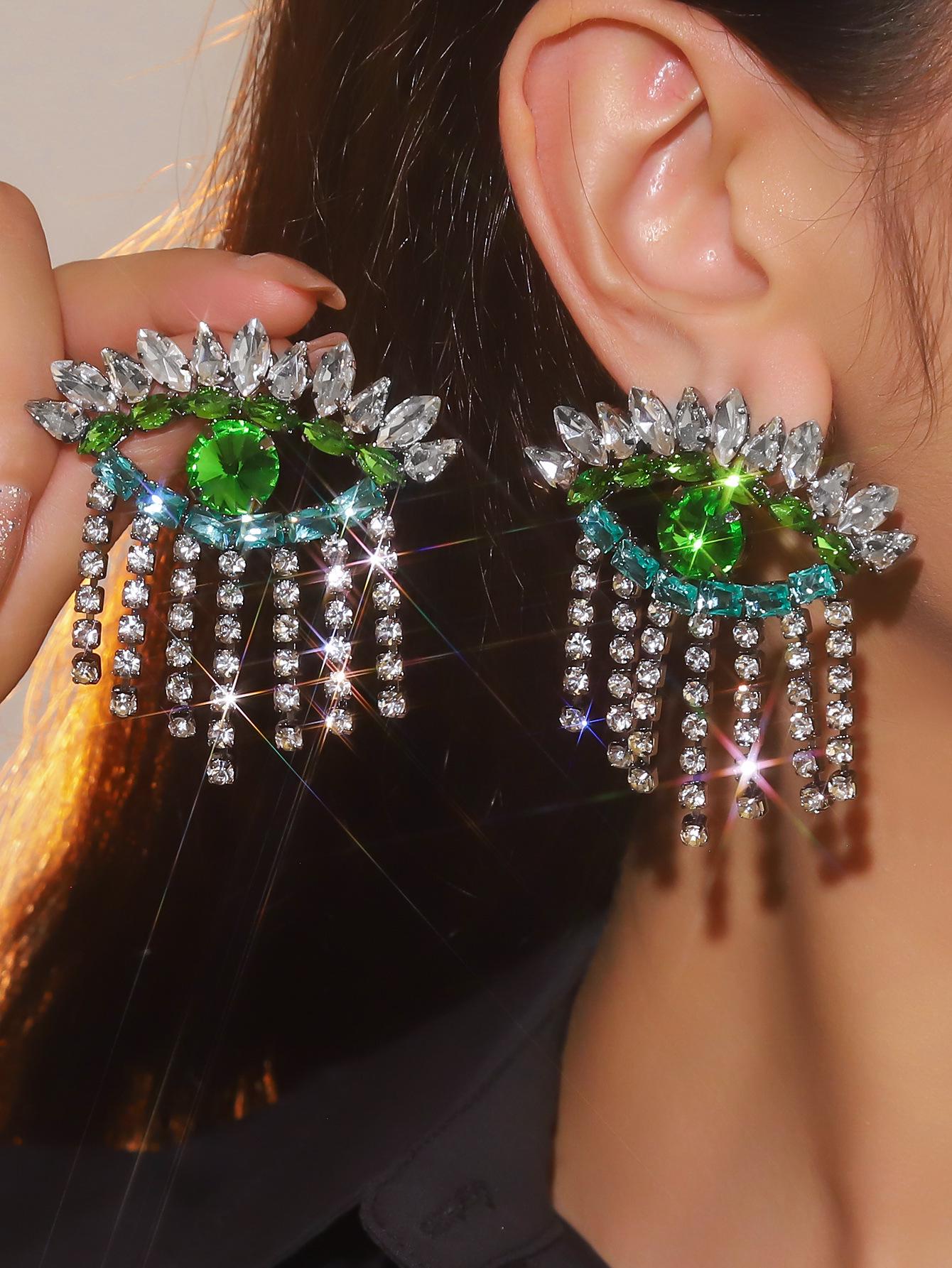 

«Черные невыцветающие серьги-кольца большого размера для женщин с яркой индивидуальностью»