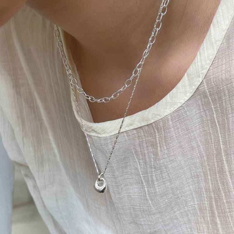 Melliv Shimmer Cutting Chain Necklace_mvn50