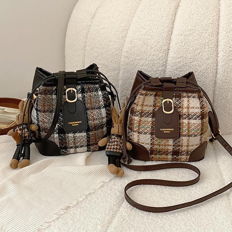 Geantă de damă Geantă găleată Nișă Stil străin Geantă de umăr Găleată din lână în carouri Geantă mesager la modă versatilă