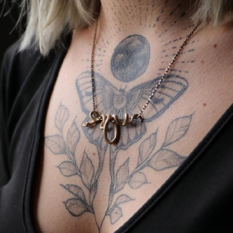 Fashionable Wrapped Serpents Necklace Delicate Snake Pattern Necklace Personalized Neck Chain Adornment for Gatheirngs