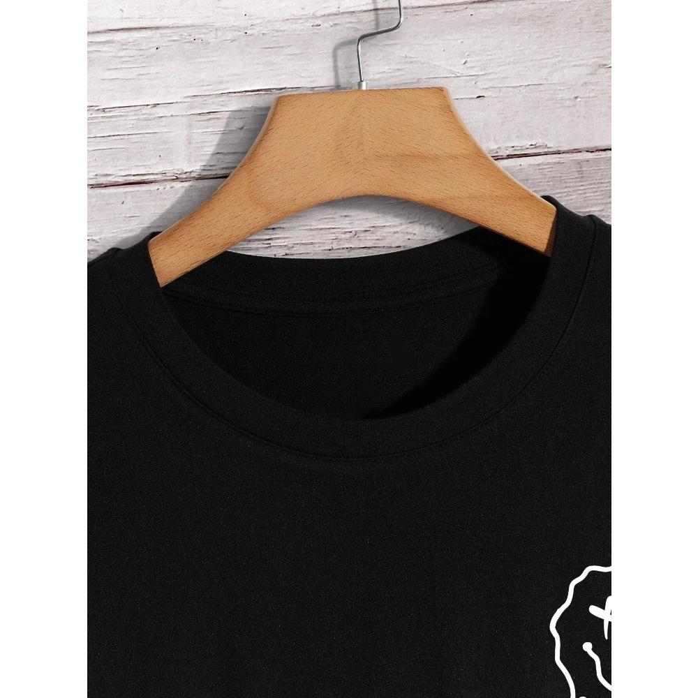 The T-shirt with a fun smiling face printed on it is melting, men's fashionable oversized T-shirt, summer cotton clothing, loose