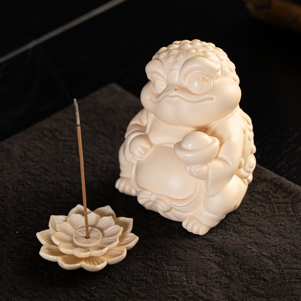Three-legged golden toad tea pet lotus fragrance insert white porcelain color spray to attract wealth golden toad fragrance insert tea table ornament