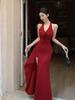 Celebrity Royal Sister Has a Variety of Styles, and the Split-ended Dress Is Unique and Beautiful. The Red Neck-hanging Tight Hip-wrapping Dress Is 20