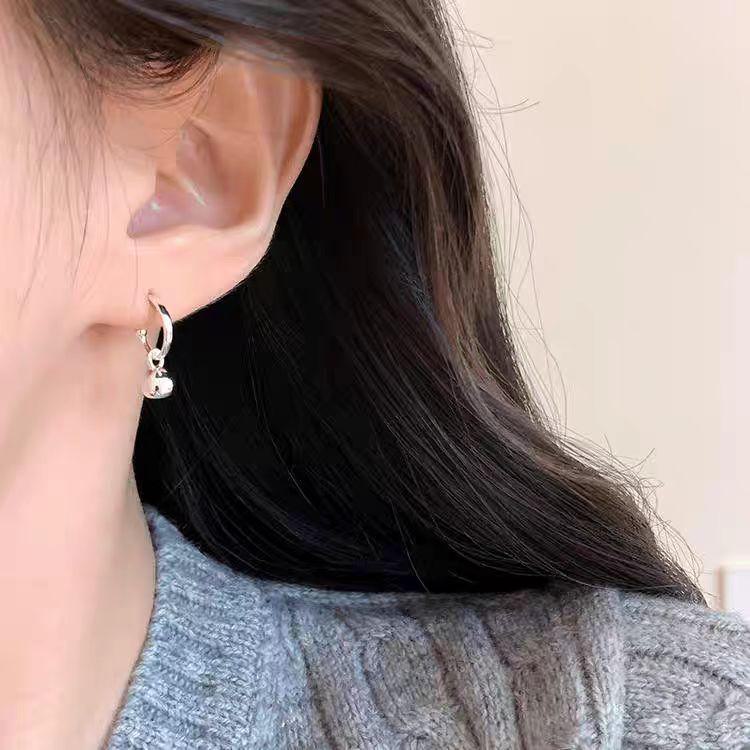Boucles d'oreilles minimalistes en argent en forme de haricot ~ Argent sterling Design de niche haut de gamme, Versatiles et élégantes pour femmes