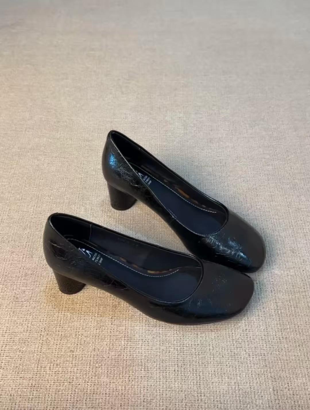 

2025 летние новые туфли из коровьей кожи простые туфли для бабушек с небольшим носком на среднем каблуке с одной педалью для поездок на работу тонкие удобные туфли на толстом каблуке для женщин 36 чёрный