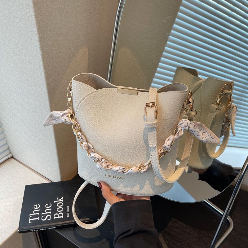 Small Bag Women's Summer Versatile New Messenger Bag Popular Chain Portable Bucket Bag