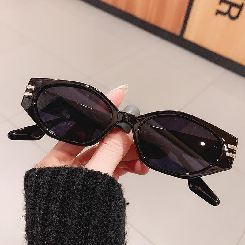 Y2K Rivet Cat Eye Sunglasses Women Men Luxury Designer Vintage Punk Hip Hop Shades UV400 Protection