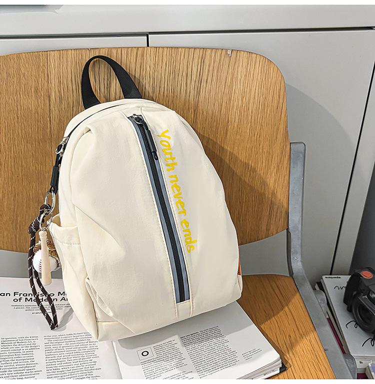 Simple and Fashionable Backpack, Lightweight Travel, Leisure and Outdoor Travel Backpack with Large Capacity