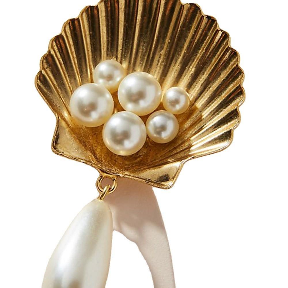 Fashionable Alloy Shell Pearl Earrings Simple And Stylish New Design