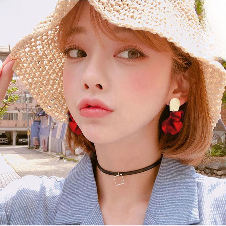 High-end Rose Petal Earrings for Round Faces - Long Korean-Style Statement Jewelry with a Trendy, Exaggerated Design.