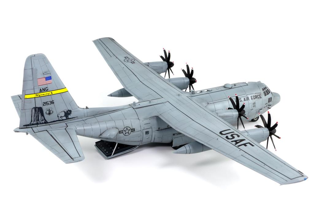 Great Wall Hobby Amerikanisches Transportflugzeug, Gesamtlänge 208 mm, Kunststoffmodell L1011 1/144 C-130H, ca.. (Flugzeug)