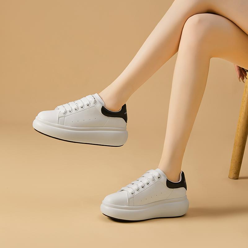 Glossy Heel Tab Sneakers Women Five Eyelet Platform Round Toe Slanted Vent Marks Thick Pale Shoes