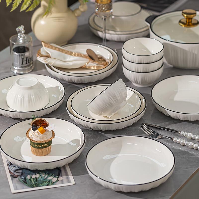 Set di Piatti in Ceramica Stile Nordico