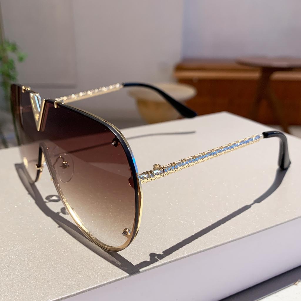 KAMMPT Pilot Sunglasses for Men Women Vintage Oversized Shades with Metal Legs Trendy Designer Outdoor Eyewear