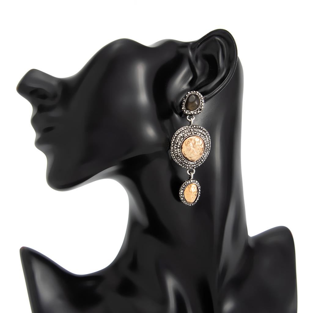 Vintage Metal Pendant Flower Earrings for Women Vacation Stages and Music Festivals Fashion Ethnic Daisy Drop Ear Jewelry Hot Sale Party Gift