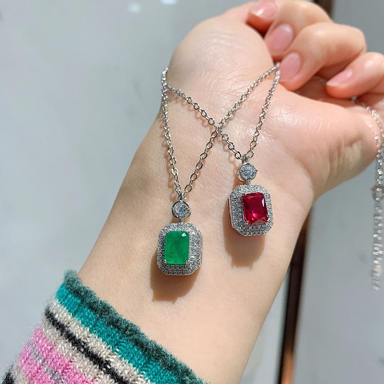Retro Square Emerald Pendant Simulation Pigeon Blood Red Treasure Necklace Jewelry Accessories Set