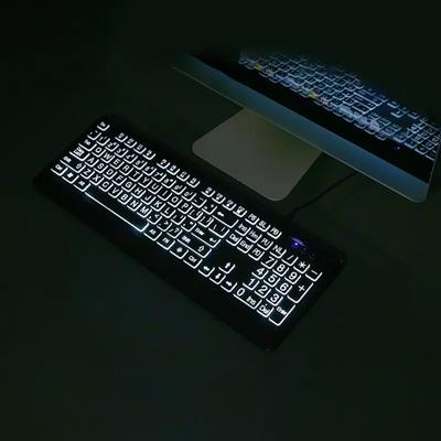 מקלדת מוארת אחורית גדולה חוטית USB מקלדת מחשב מוארת למבוגרים ולאנשים עם ראייה מוגבלת לבן תאורה אחורית