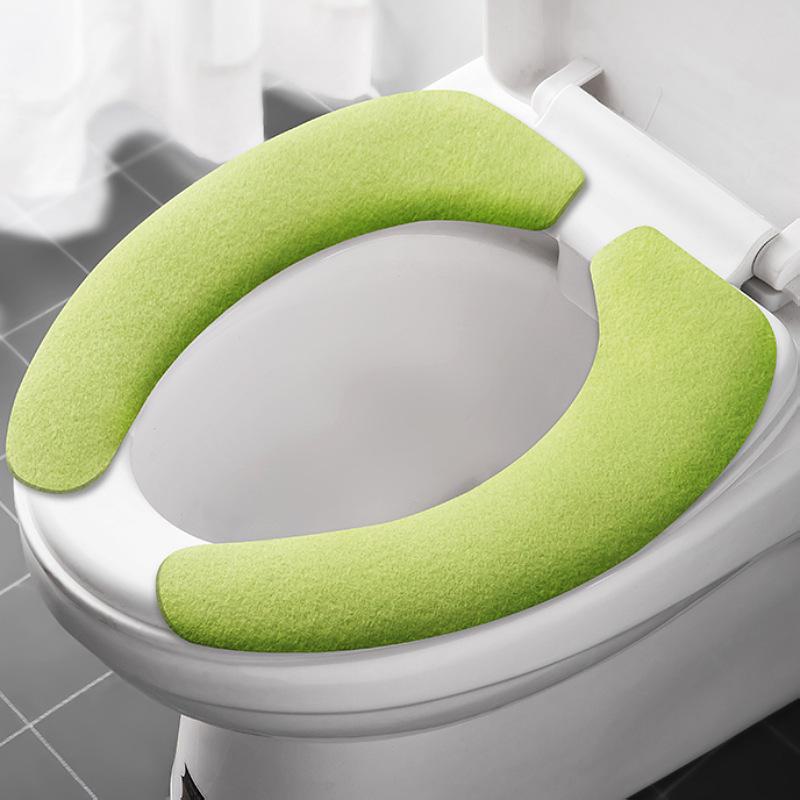 Uniwersalna samoprzylepna poduszka na sedes na wszystkie pory roku