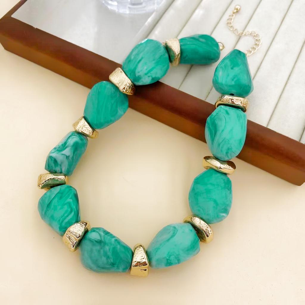 Irregular acrylic textured bead collarbone chain suitable for women's daily and party wear
