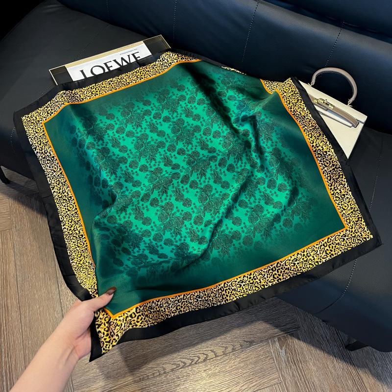 New silk scarf women's fashion versatile high-end small square scarf Korean version neck protection scarf spring and autumn retro scarf binding bag