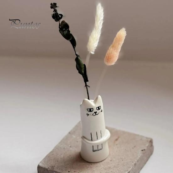 Small Fresh Cut Flower Vase Creative Cat Shaped Vase, Minimalist Cartoon Kitten Tabletop Planter for Dried Gifts Lovers Flowers, Mini Narrow