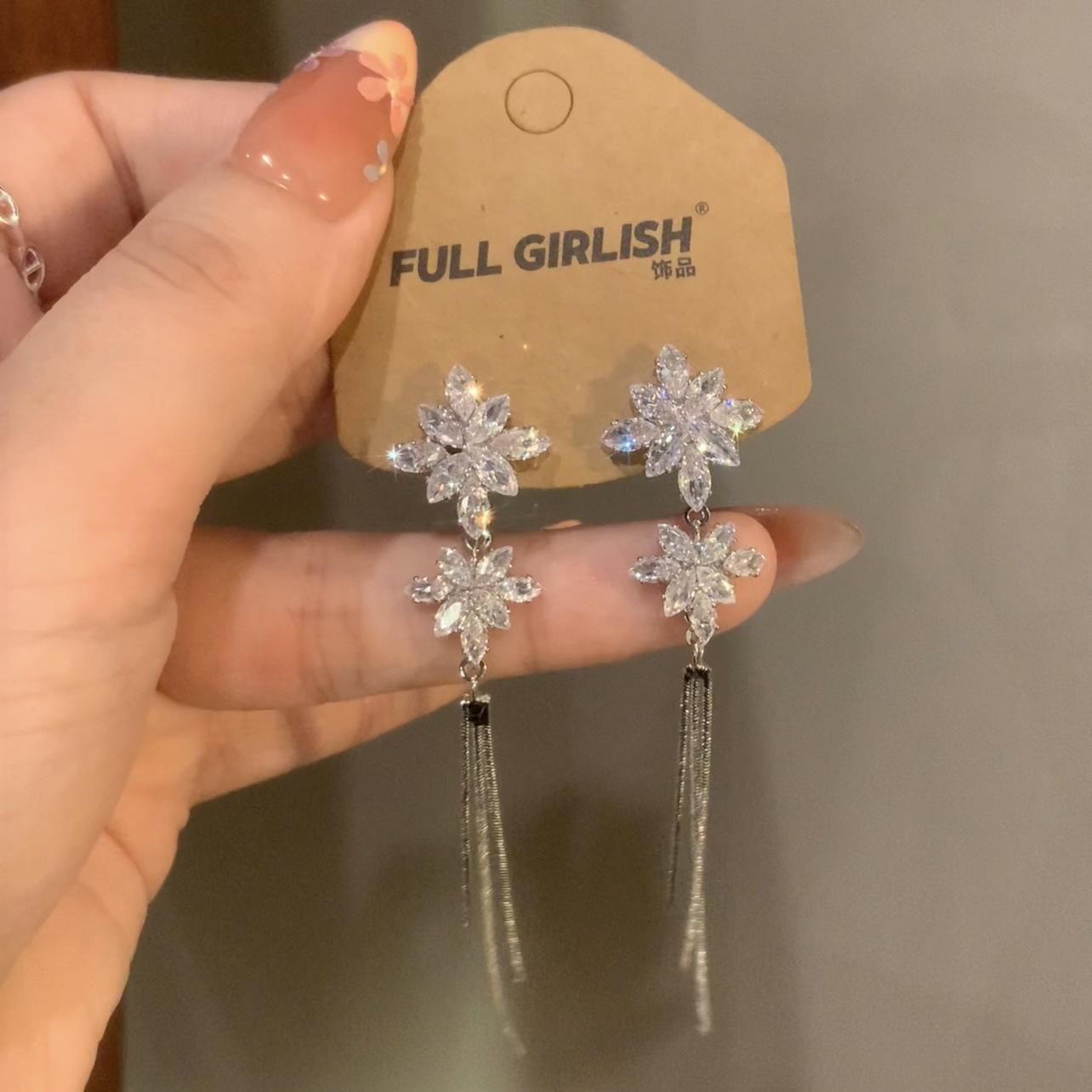 

Micro-inlaid zircon snowflake fringed earrings femininity stud earrings exquisite niche long earrings