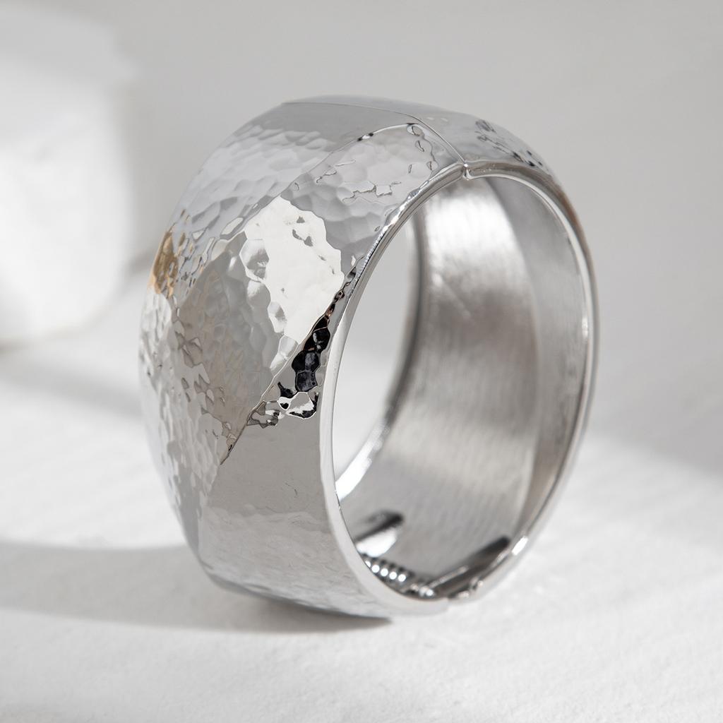 Übertriebene Wasserwelle Glatte Oberfläche Breites Armband, Modisches Metalltextur Ringarmband Armband