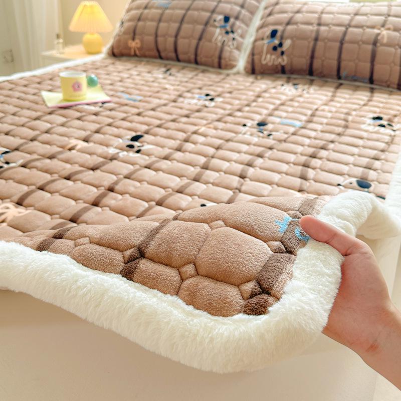 

Стеганый велюровый наматрасник - Мягкая коралловая флисовая зимняя накладка, Утолщенный и теплый татами-мат. Pair of Pillowcases