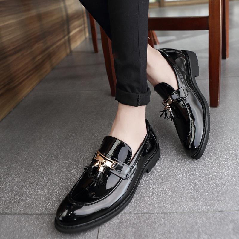Men's shoes business dress leather shoes men's glossy pointed beanie shoes casual shoes fringed loafers