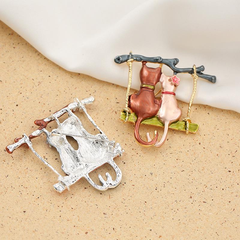 European and American Cat Brooch: Elegant Women's Pin for Suits and Scarves - Alloy Couple Accessory