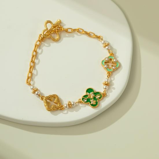 Retro Exquisite Butterfly Bracelet: Colorful Drip Oil Design, Light Luxury, High-End Fashion, Versatile Niche Temperament Jewelry.