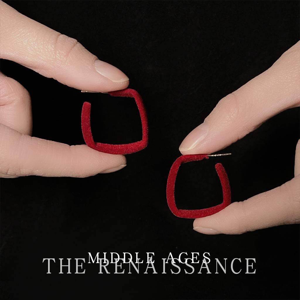 Серьги-гвоздики в средневековом стиле, бордового цвета с бархатным покрытием, геометрические серьги в гонконгском стиле, ретро-серьги с преувеличенными деталями, серьги, отражающие литературный темперамент.