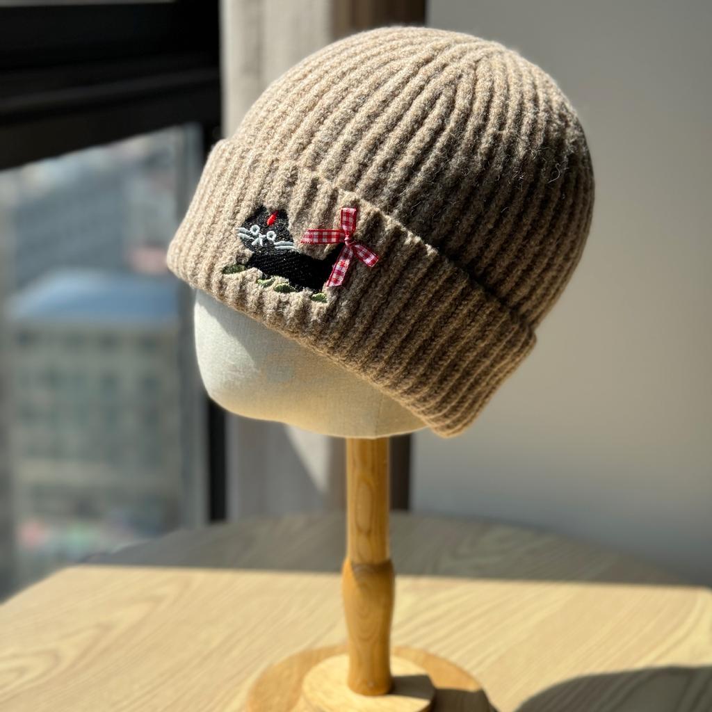 New Woolen Cute Puppy Embroidered Knitted Hat for Women in Autumn and Winter Japanese Style Warm and Versatile Small Pullover Hat with Face