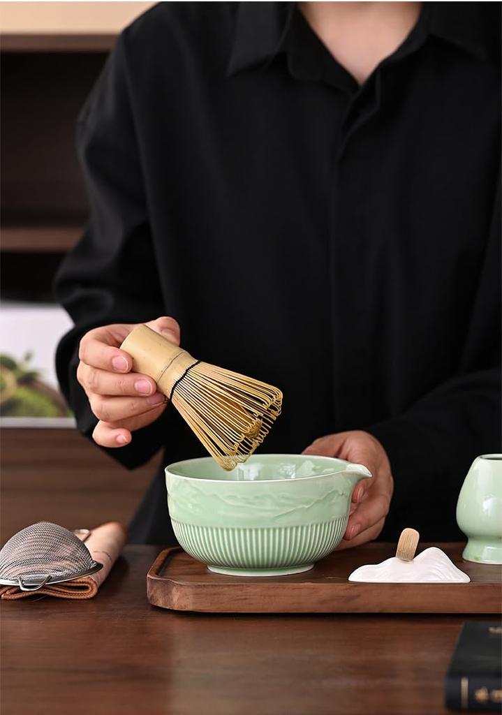 The 8-piece matcha tea bowl set, matcha tea bowl, and tea ceremony set are perfect for beginners, and also make great souvenirs, including a matcha