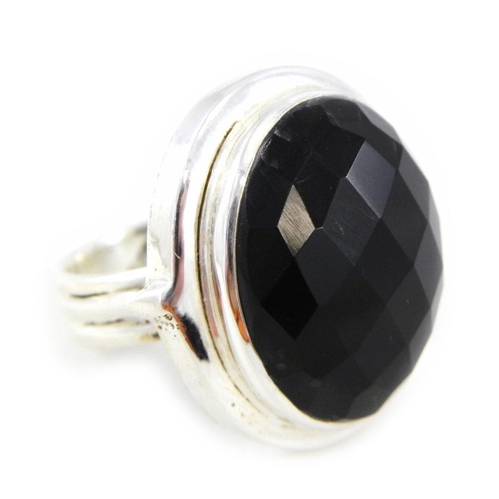 

Серебряное кольцо с ониксом Heaven