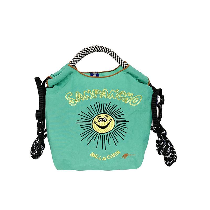 

Embroidered shopping bag Nylon cloth flower portable niche fashion shopping messenger bag bag зелёный