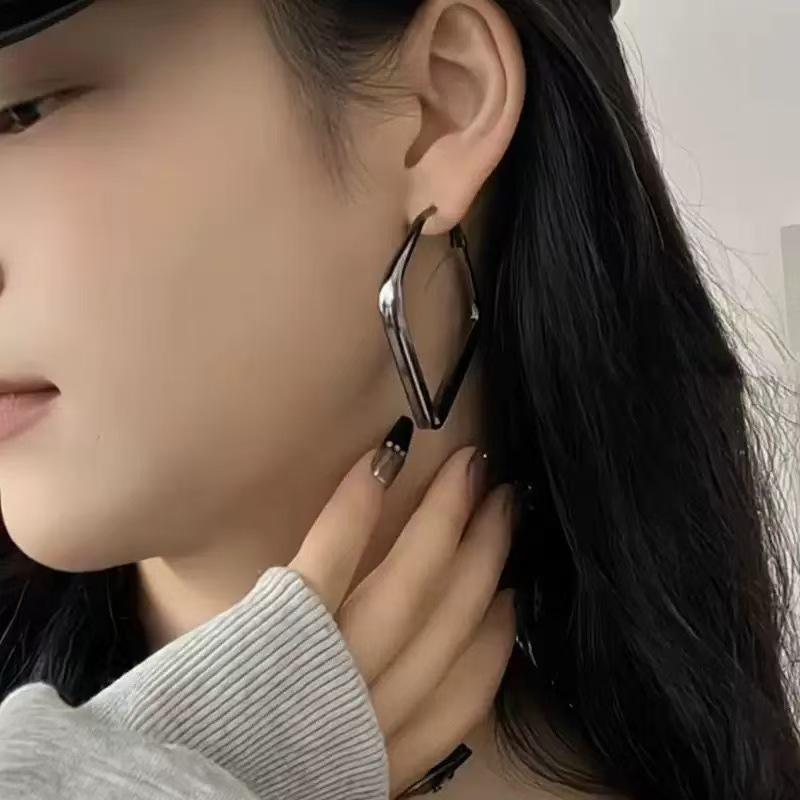 Gunmetal Large Square Hoop Earrings - European & American High-End Fashion, Exaggerated Style for Square and Round Face Slimming.