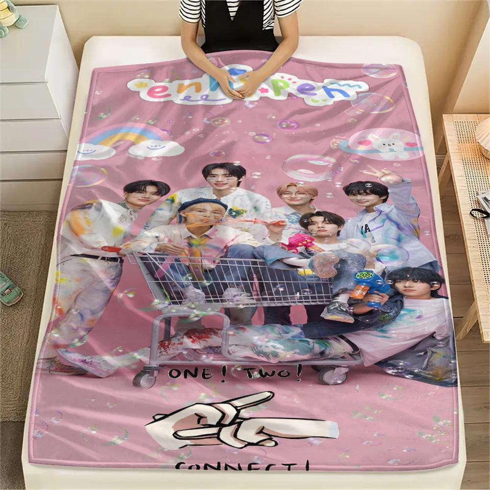 1 Stück Enhypen Aufdruck Flanelldecke, Hohe Qualität für alle Jahreszeiten, Heimdekoration, Wärme und Komfort, Perfekt für Weihnachtsgeschenke