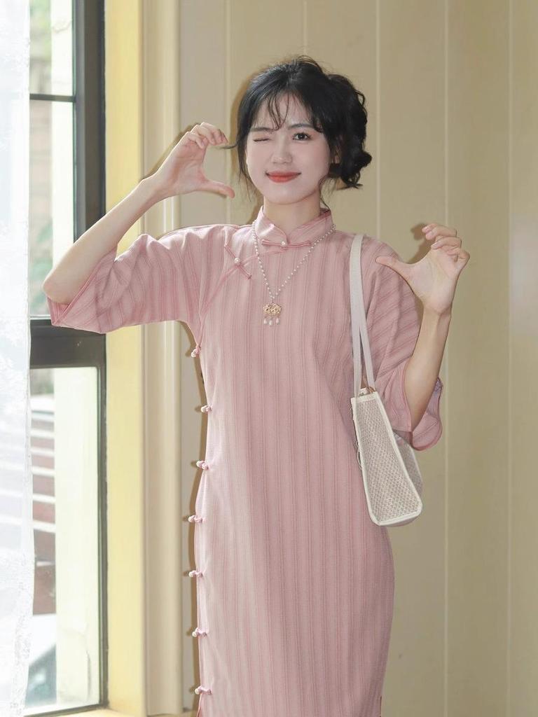 Retro-inspiriertes chinesisches Cheongsam mit weiten Ärmeln - Herbst-Schülerausgabe