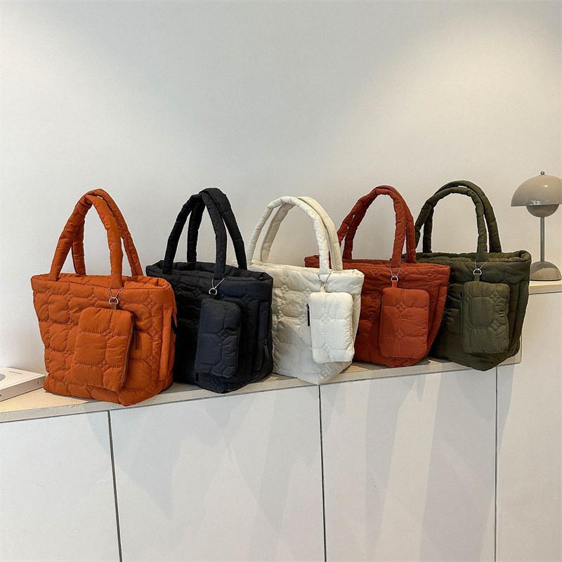 Stylish Large Capacity Quilted Tote Bag For Women Fashionable 2023 Trendy Shoulder Bag