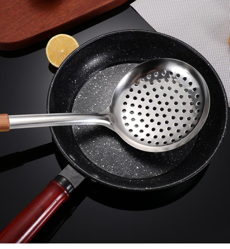 4size Thickened Stainless Steel Long Handle Ladle Strainer Oil Skimmer Food Strainer Sieve with Hanging Hole Design Cooking Tool