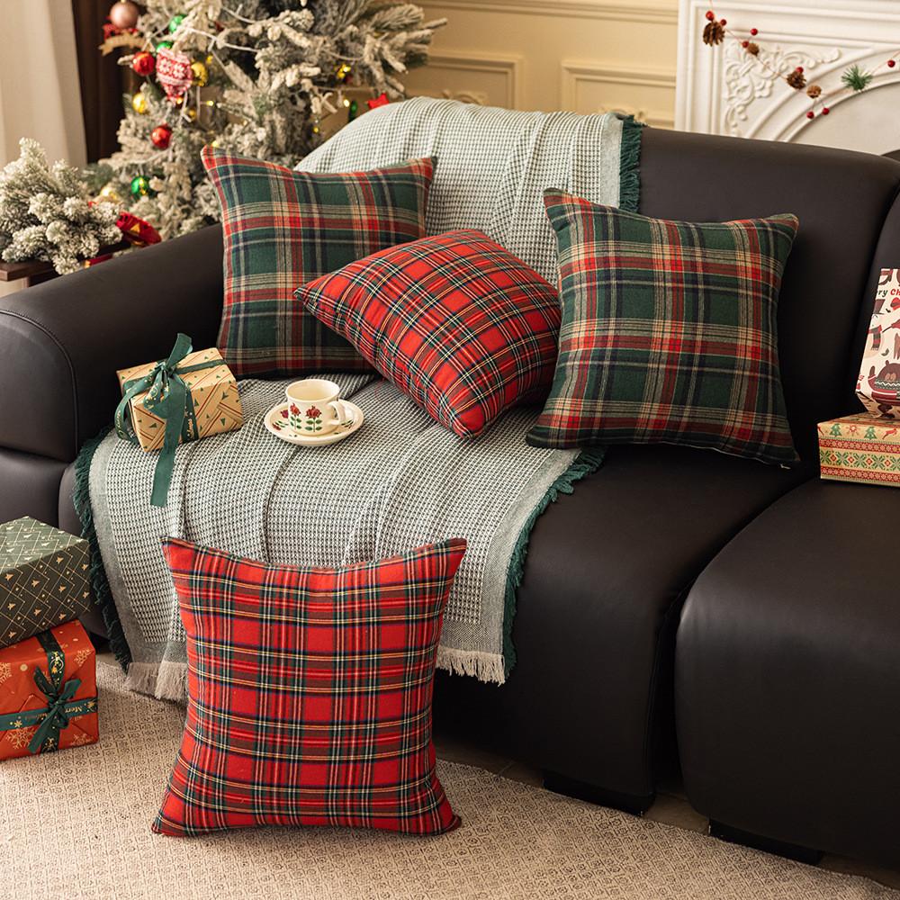 Cozy Christmas Decorative Throw Pillow With Vintage Polyester Fabric For Home And Office Use