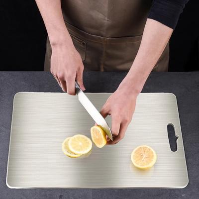 Tabla de cortar de acero inoxidable para frutas, verduras y carne, fácil de limpiar, práctica herramienta de cocina.