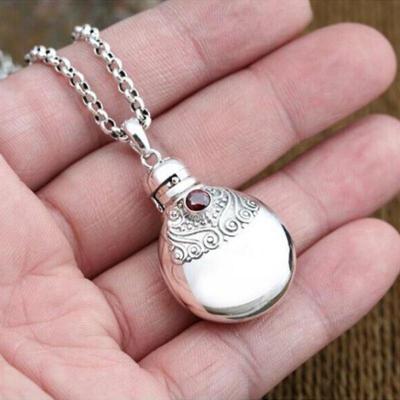 Fashionable Ladies Elegant and Personalized Perfume Bottle Small Pot Pendant Necklace