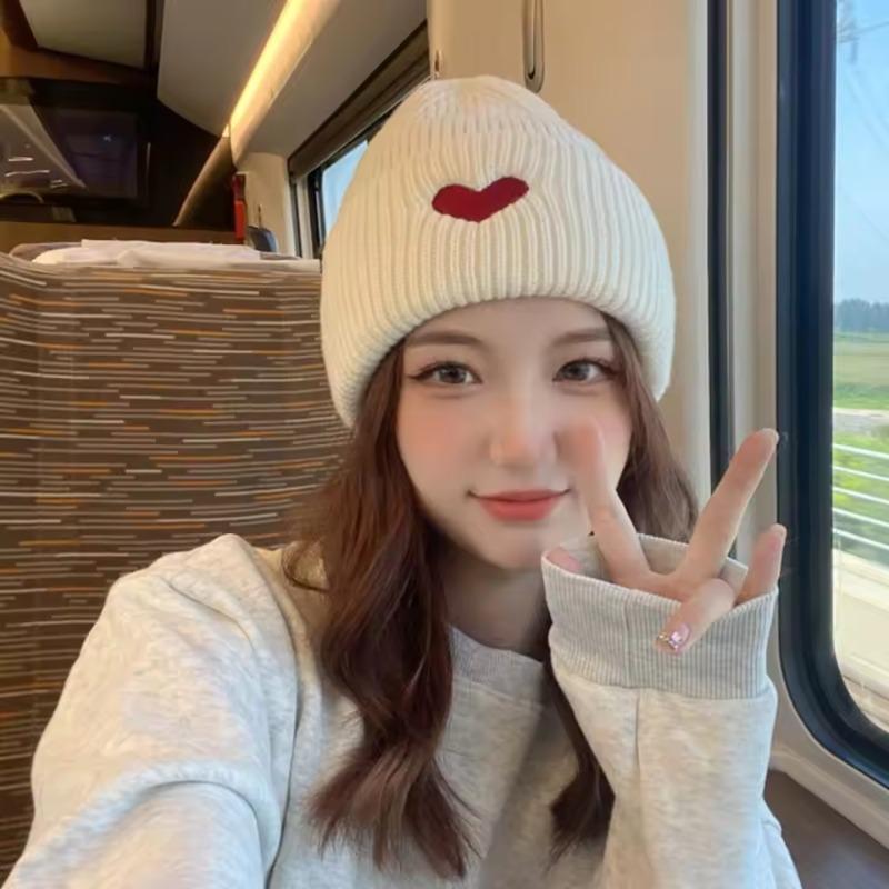 1Pc Unisex Winter Warm Beanie with Heart Embroidery,Outdoor Sports Ski Casual Acrylic Knit Skull Cap,Suitable for Holiday,tralve