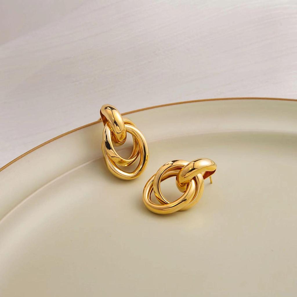 European-American Geometric Twist Circle Earrings – Stylish, Multi-layered, and Versatile
