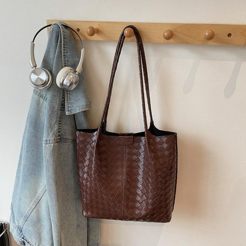 2025 tote bag new fashion woven pattern bag women's simple daily commuter bag large capacity mother and child shoulder bag