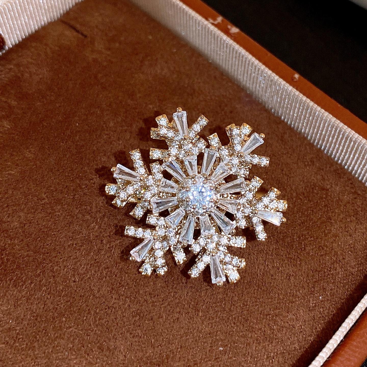 Французская изысканная брошь-снежинка с цирконом, вращающаяся, изысканная булавка, персонализированная, подчеркивающая темперамент, для одежды